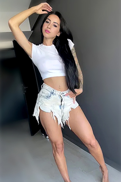 Escort puta Tenea en Berlín con tetas exuberantes le encanta el sexo sin fin